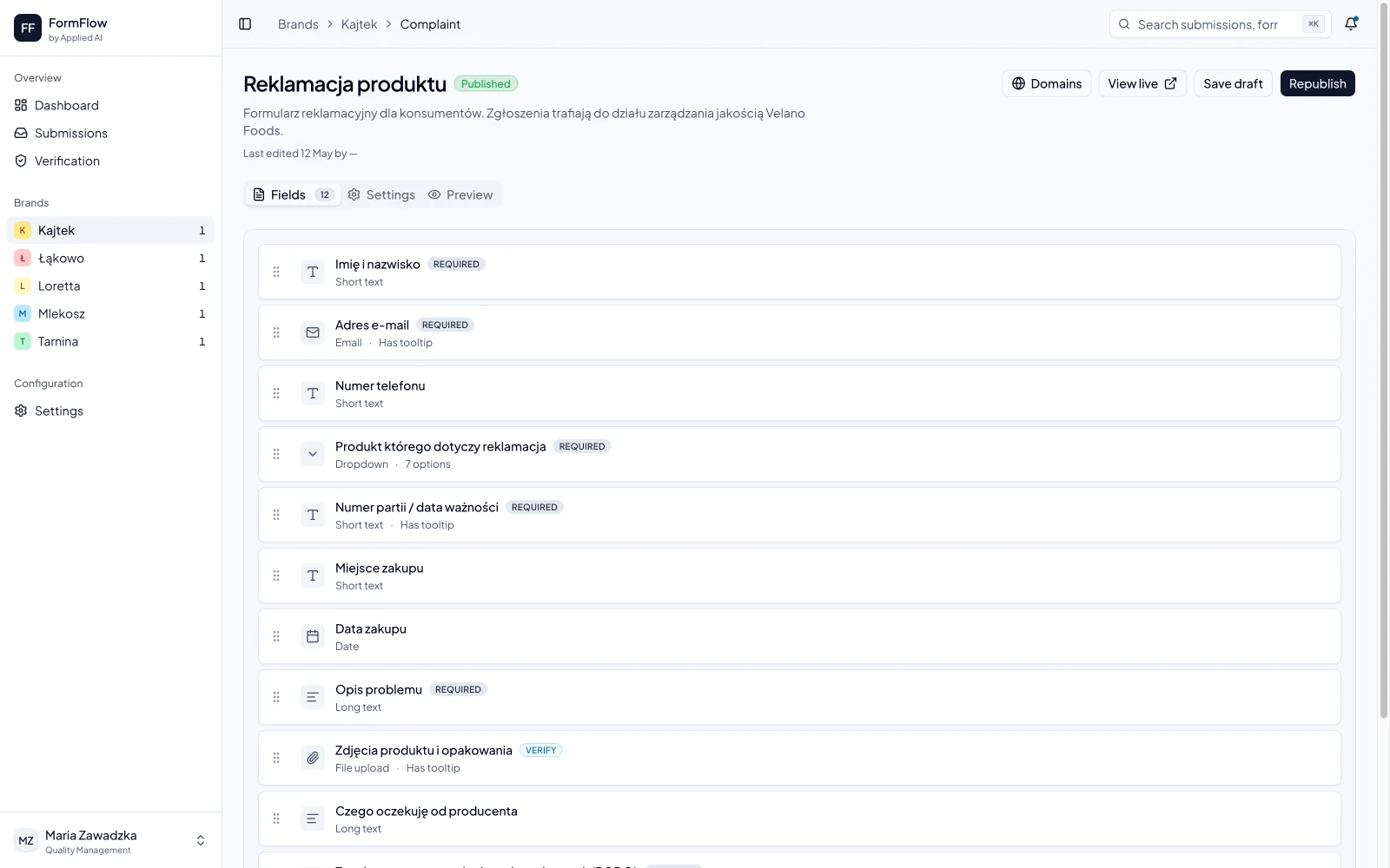FormFlow form builder: a published complaint form with twelve draggable fields, required and verification badges, and publish controls.