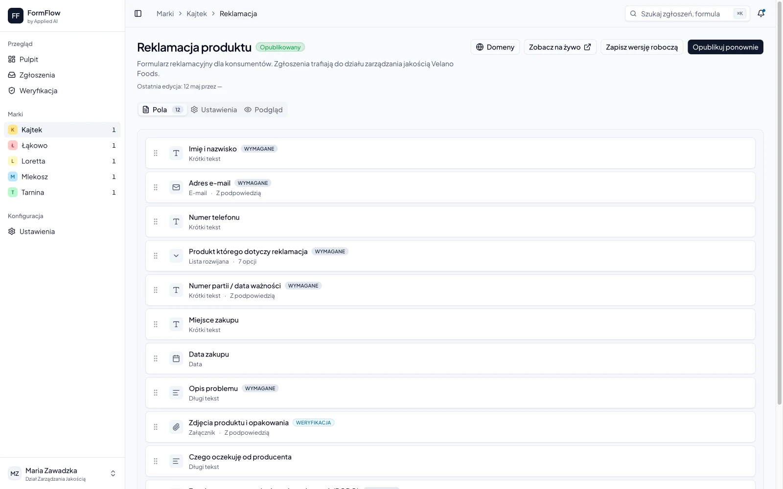 Kreator formularzy FormFlow: opublikowany formularz reklamacyjny z dwunastoma polami do przeciągania, oznaczeniami pól wymaganych i weryfikowanych oraz przyciskami publikacji.
